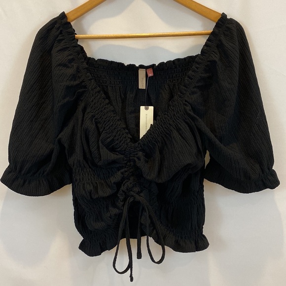 Anthro Pilcro Puff Sleeved Crop Top in Black size L NWT - Picture 3 of 16